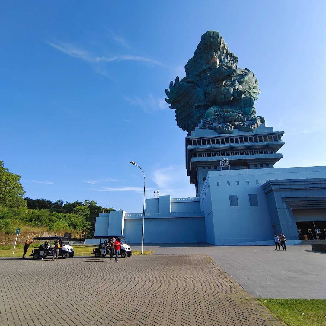 Patung Garuda Wisnu Kencana Photo