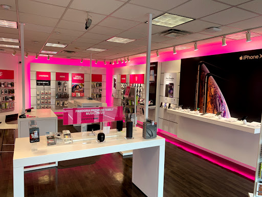 Cell Phone Store «T-Mobile», reviews and photos, 4117 Hillsboro Pike #100, Nashville, TN 37215, USA