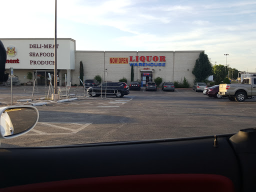 Liquor Store «Liquor Warehouse», reviews and photos, 2125 E Division St, Arlington, TX 76011, USA