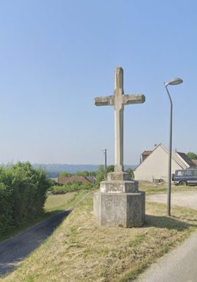 Croix de chemin à Martigny-Courpierre