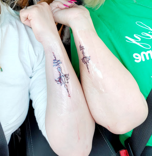 Explore snapdragon tattoo ideas, creative tattoo ideas in Sioux City, available at Living Art Tattoo Studio