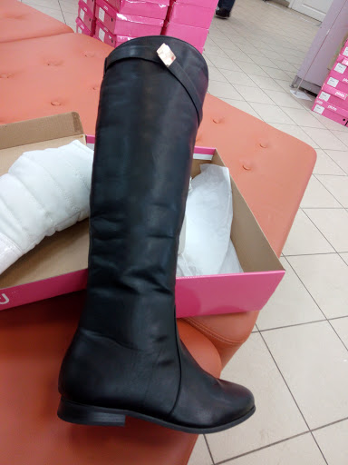 Stores to buy women's tall boots Kiev