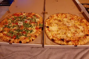 Pizza Ivonita image