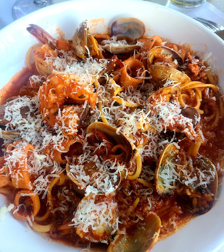 Shopping Mall «Bayside Shopping Center», reviews and photos, 1000 - 1090 Bayside Dr, Newport Beach, CA 92660, USA