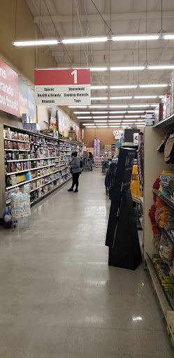 Grocery Store «Grocery Outlet Bargain Market», reviews and photos, 2323 S Mooney Blvd, Visalia, CA 93277, USA