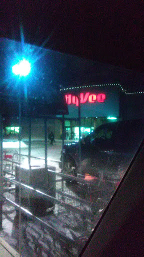 Supermarket «Hy-Vee», reviews and photos, 110 S D St, Oskaloosa, IA 52577, USA
