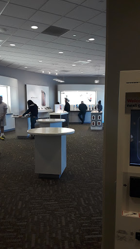 Cell Phone Store «Verizon», reviews and photos, 10120 W McDowell Rd #100, Avondale, AZ 85392, USA