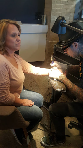 Tattoo Shop «Mothers Tattoo & Body Piercing», reviews and photos, 3625 Dixie Hwy, Elsmere, KY 41018, USA