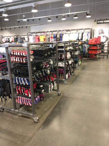 Clothing Store «Nike Factory Store», reviews and photos, 243 Tanger Dr Suite 243, Williamsburg, IA 52361, USA