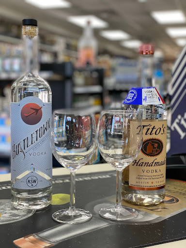 Liquor Store «Holiday Wine & Spirits», reviews and photos, 5039 Buford Hwy NE, Chamblee, GA 30341, USA