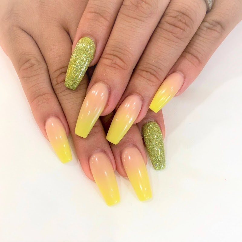 Lux Nails Bar