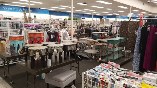 Clothing Store «Ross Dress for Less», reviews and photos, 640 Concar Dr, San Mateo, CA 94402, USA