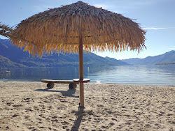 Lido di Tenero'in fotoğrafı uçurumlarla desteklenmiş