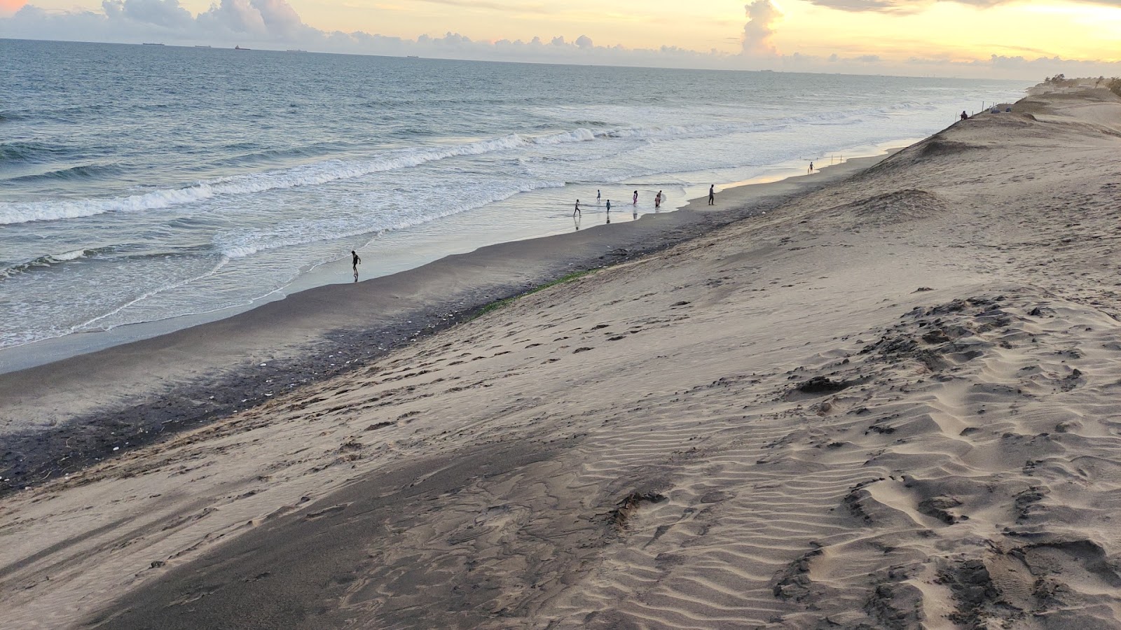Chodipallipeta Beach'in fotoğrafı kısmen temiz temizlik seviyesi ile