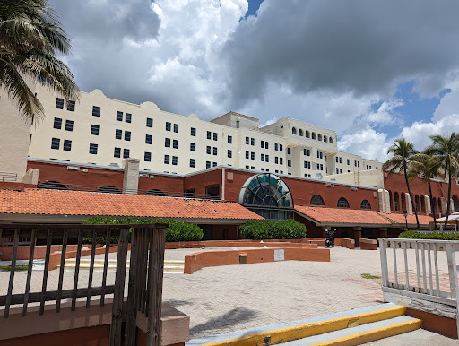 Shopping Mall «Oceanwalk Mall», reviews and photos, 101 N Ocean Dr, Hollywood, FL 33019, USA