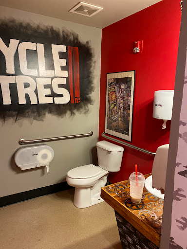 Bicycle Store «Bicycle Centres of Everett», reviews and photos, 4707 Evergreen Way, Everett, WA 98203, USA