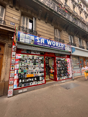 VISIT OUR NEW SHOP 210 RUE LAFAYETTE 75010 PARIS à Paris