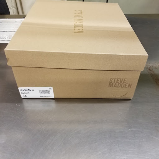 Shoe Store «DSW Designer Shoe Warehouse», reviews and photos, 970 N Milwaukee Ave, Lincolnshire, IL 60069, USA