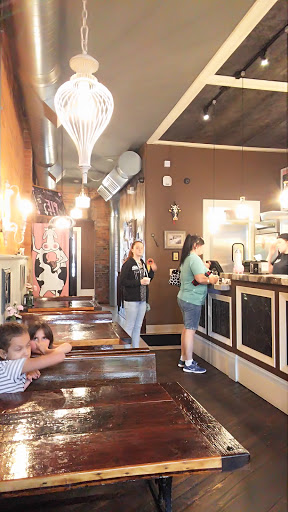 Ice Cream Shop «The Comfy Cow New Albany», reviews and photos, 109 E Market St, New Albany, IN 47150, USA