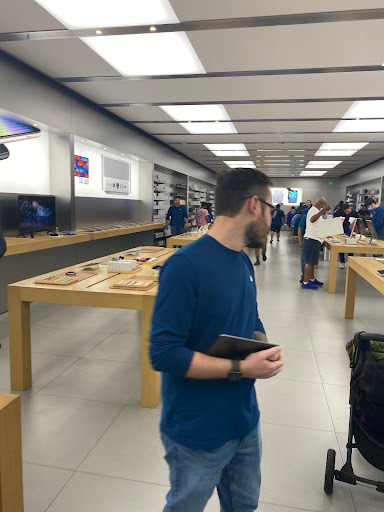 Computer Store «Apple Brandon», reviews and photos, 459 Brandon Town Center Dr, Brandon, FL 33511, USA