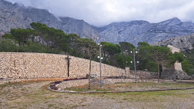 Recenzije Svetište Majke Božje Lurdske u Makarska - Crkva