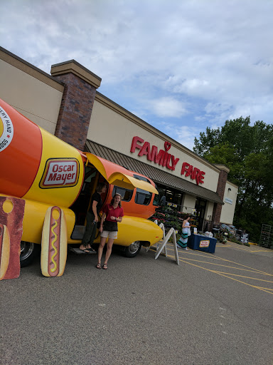 Grocery Store «Family Fare Supermarket», reviews and photos, 425 Main St W, Cannon Falls, MN 55009, USA