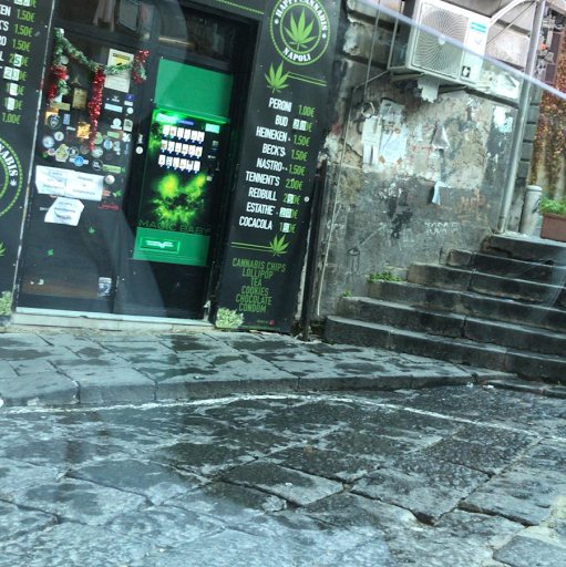 Happy Cannabis Napoli -Cannabis Light -Cannabis Legale Napoli Distributore H24 Legal Cannabis CBD WEED ERBA LIGHT INGROSSO CANNABIS LIGHT CONSEGNE A DOMICILIO LEGALE NAPOLI ERBA LEGALE CANNABIS DELIVERY DISTRIBUTORE AUTOMATICO CENTRO STORICO