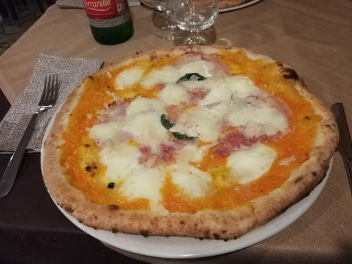 Pizzeria Fornito Mena in Frattamaggiore, Città Metropolitana di Napoli
