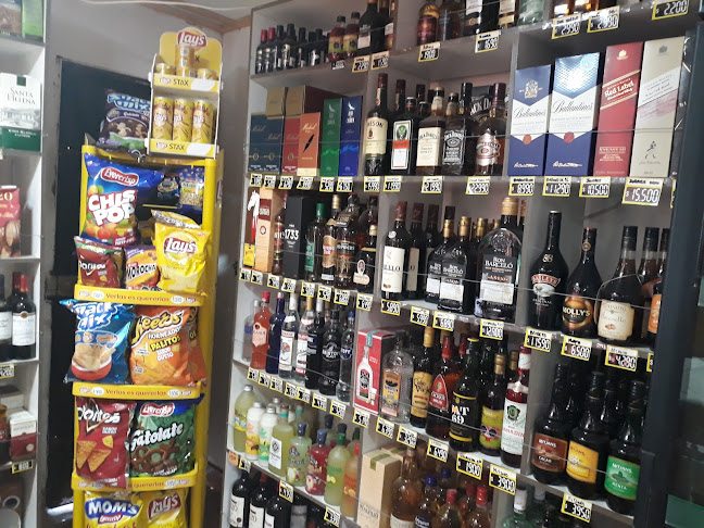Opiniones de Minimarket Y Botilleria Juanito en El Bosque - Supermercado