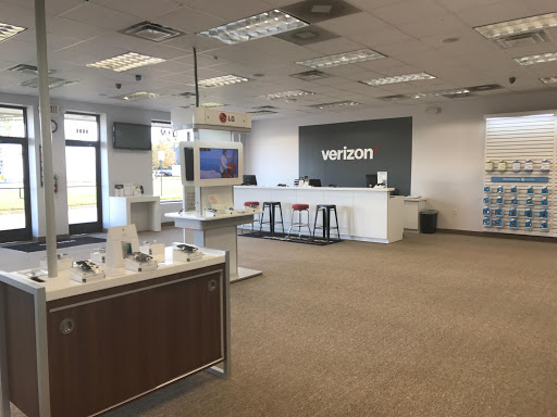 Cell Phone Store «GoWireless Verizon Authorized Retailer», reviews and photos, 5843 17 Mile Rd, Sterling Heights, MI 48310, USA