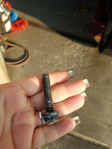 Tire Shop «Discount Tire Store - Sterling Heights, MI», reviews and photos, 8180 Metro Pkwy, Sterling Heights, MI 48312, USA