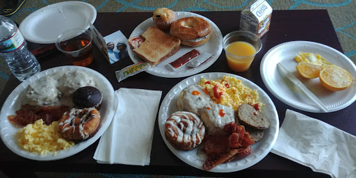 Holiday Inn Express & Suites Red Bluff-South Redding Area, an IHG Hotel image