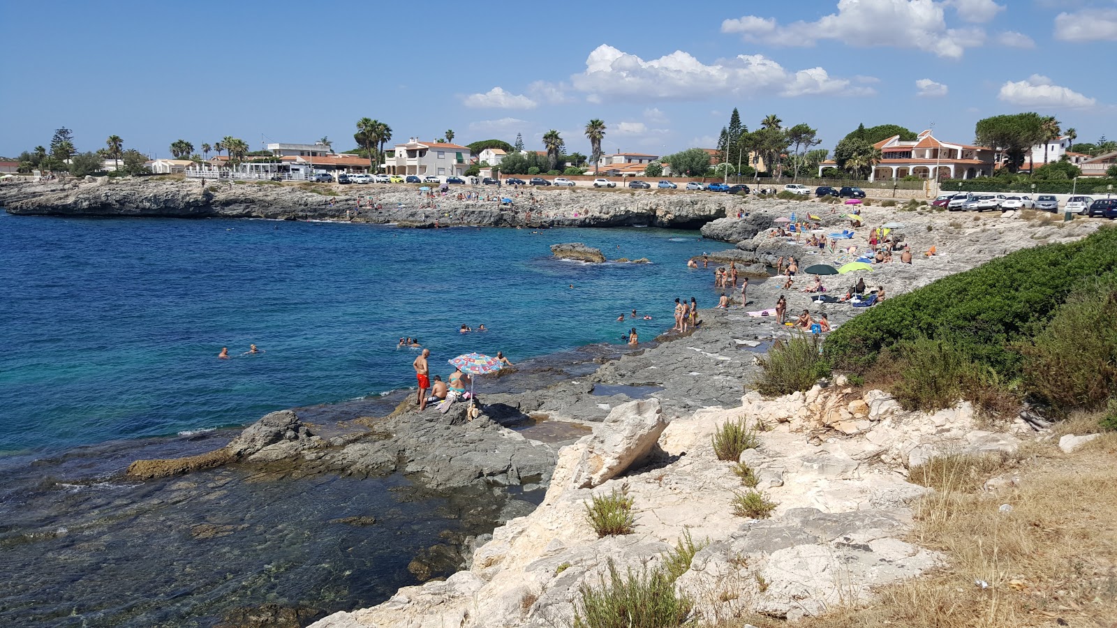 Foto van Asparano Beach met rocky shore oppervlakte