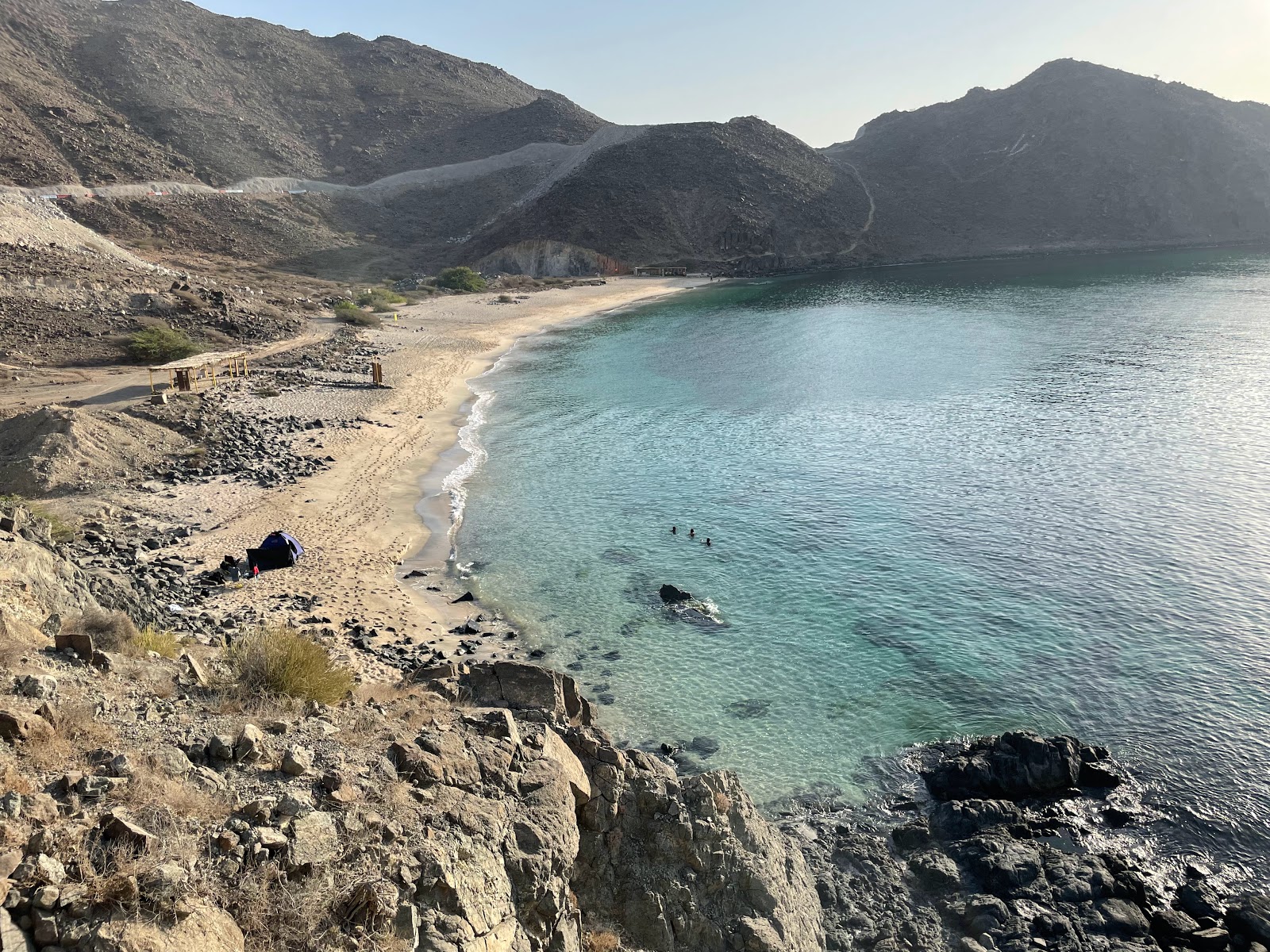 Khorfakkan Heart Beach的照片 带有宽敞的海湾