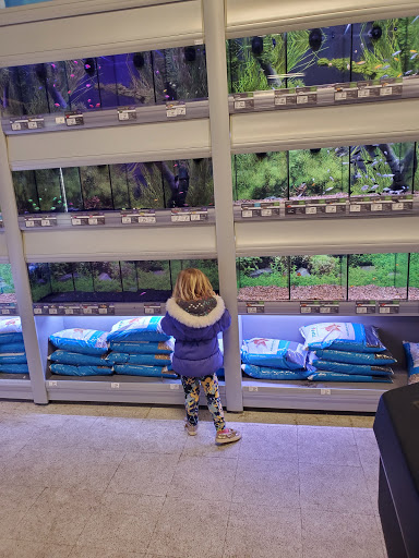 Pet Supply Store «PetSmart», reviews and photos, 443 N Rolling Meadows Dr, Fond du Lac, WI 54937, USA