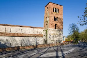 Campanile Pendente - San Michele degli Scalzi image