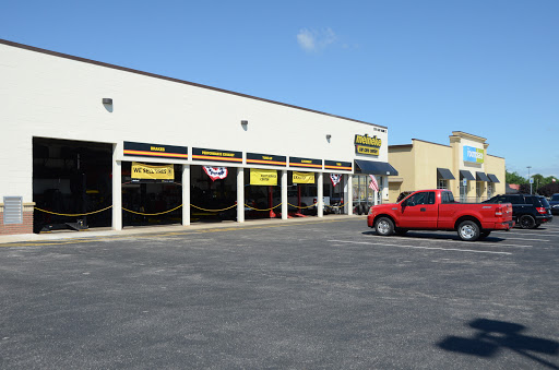 Auto Repair Shop «Meineke Car Care Center», reviews and photos, 2575 E Main St, Plainfield, IN 46168, USA