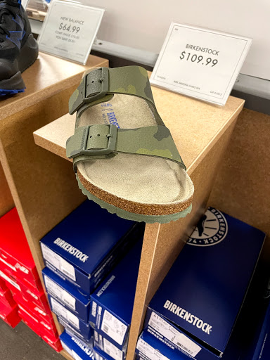 Shoe Store «DSW Designer Shoe Warehouse», reviews and photos, 80 Wynnewood Rd, Ardmore, PA 19003, USA