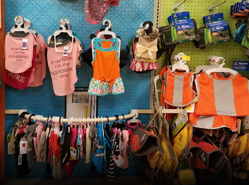 Pet Supply Store «PetSmart», reviews and photos, 220 Commerce Blvd, Fairless Hills, PA 19030, USA