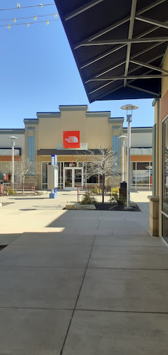 Clothing Store «The North Face Outlet», reviews and photos, 127 Premium Outlets Dr #633, Monroe, OH 45050, USA