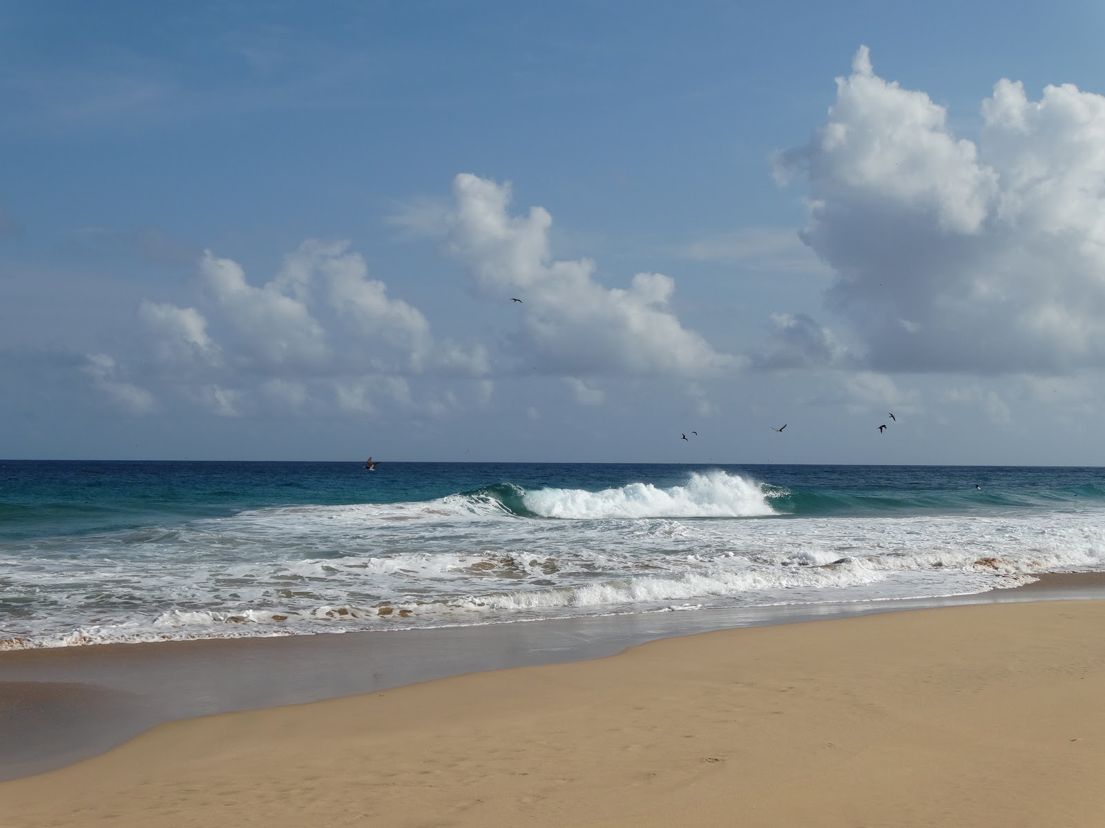 Foto von Praia da Cacimba do Padre umgeben von Bergen