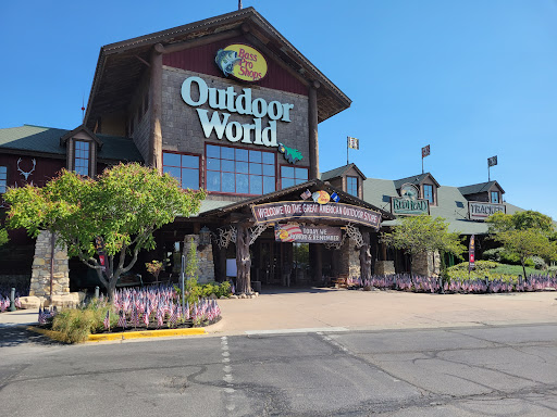 Sporting Goods Store «Bass Pro Shops», reviews and photos