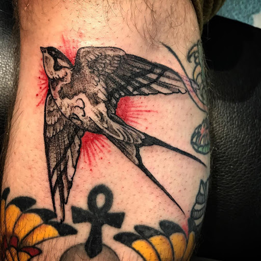 Tattoo Shop «American Graffiti Tattoo & Piercing», reviews and photos, 608 12th St, Sacramento, CA 95814, USA