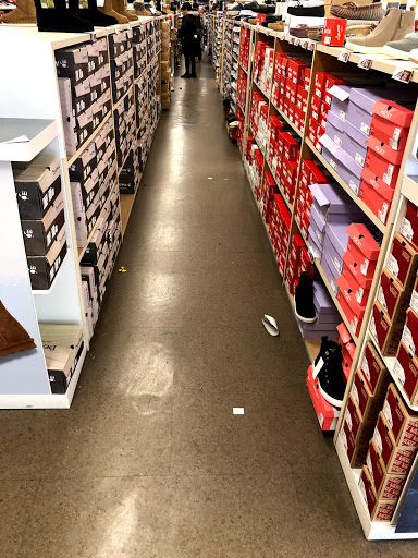 Shoe Store «Famous Footwear», reviews and photos, 40-24 College Point Blvd, Flushing, NY 11354, USA