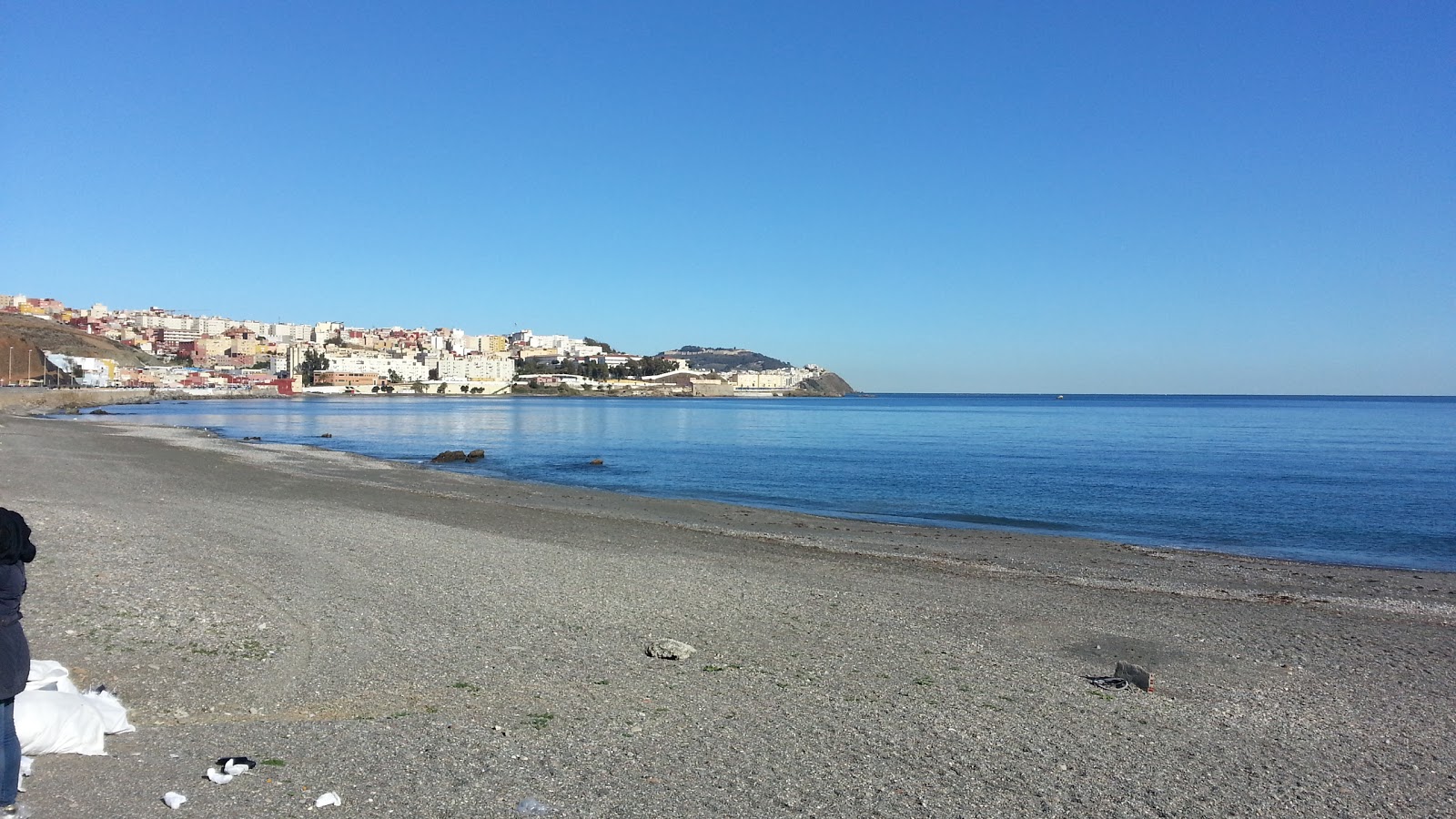 Fotografie cu Playa El Tarajal cu o suprafață de pietricel cenușiu