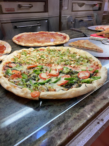 #8 best pizza place in White Plains - Famous Famiglia
