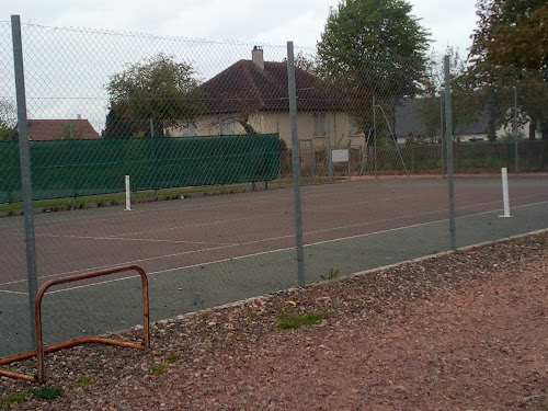 terrain de tennis à Sarceaux
