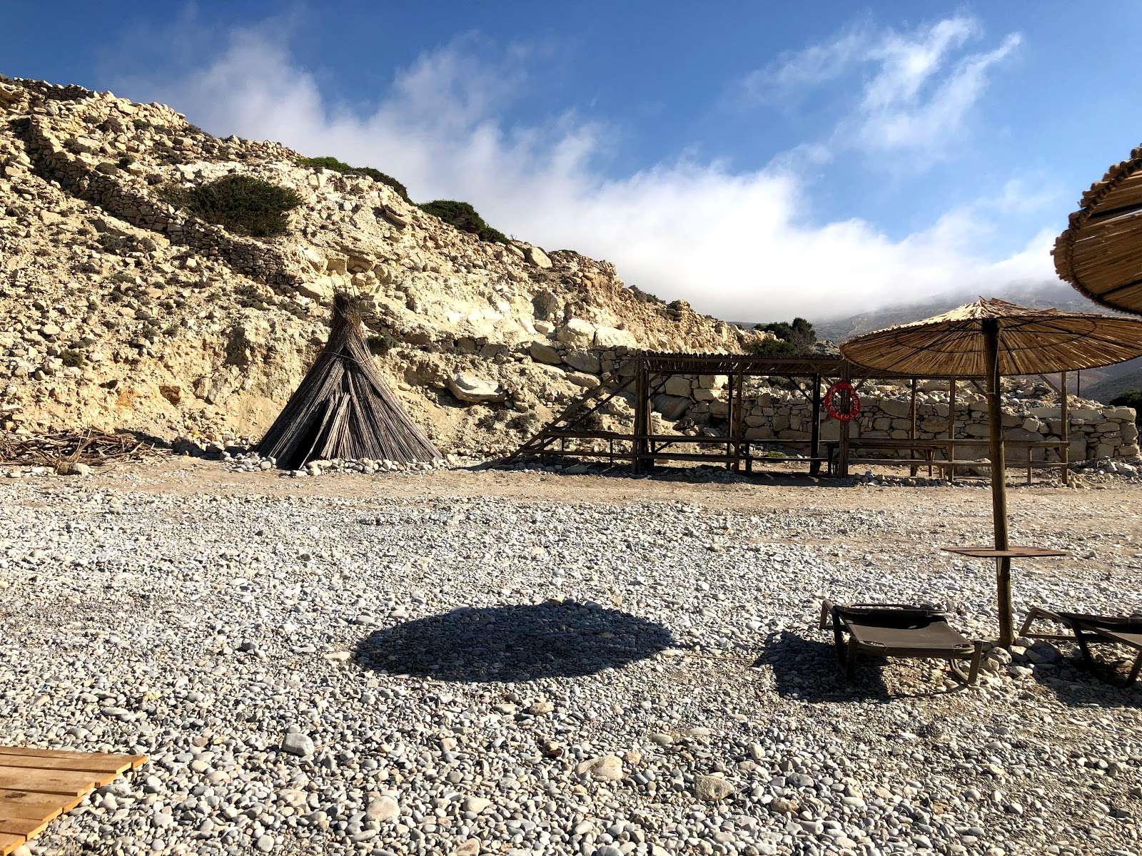 Helatros Beach Kasos Greece'in fotoğrafı - rahatlamayı sevenler arasında popüler bir yer