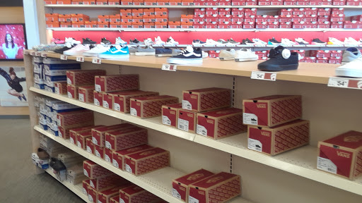 Shoe Store «Famous Footwear», reviews and photos, 2800 Campus Pkwy, Riverside, CA 92507, USA