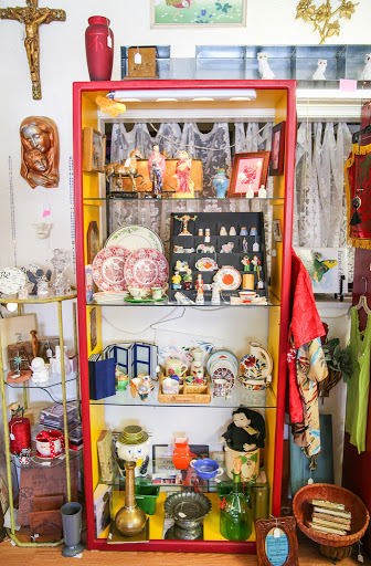 Antique Store «Too Much Stuff Quality Second Hand Treasures», reviews and photos, 1151 Grass Valley Hwy, Auburn, CA 95603, USA